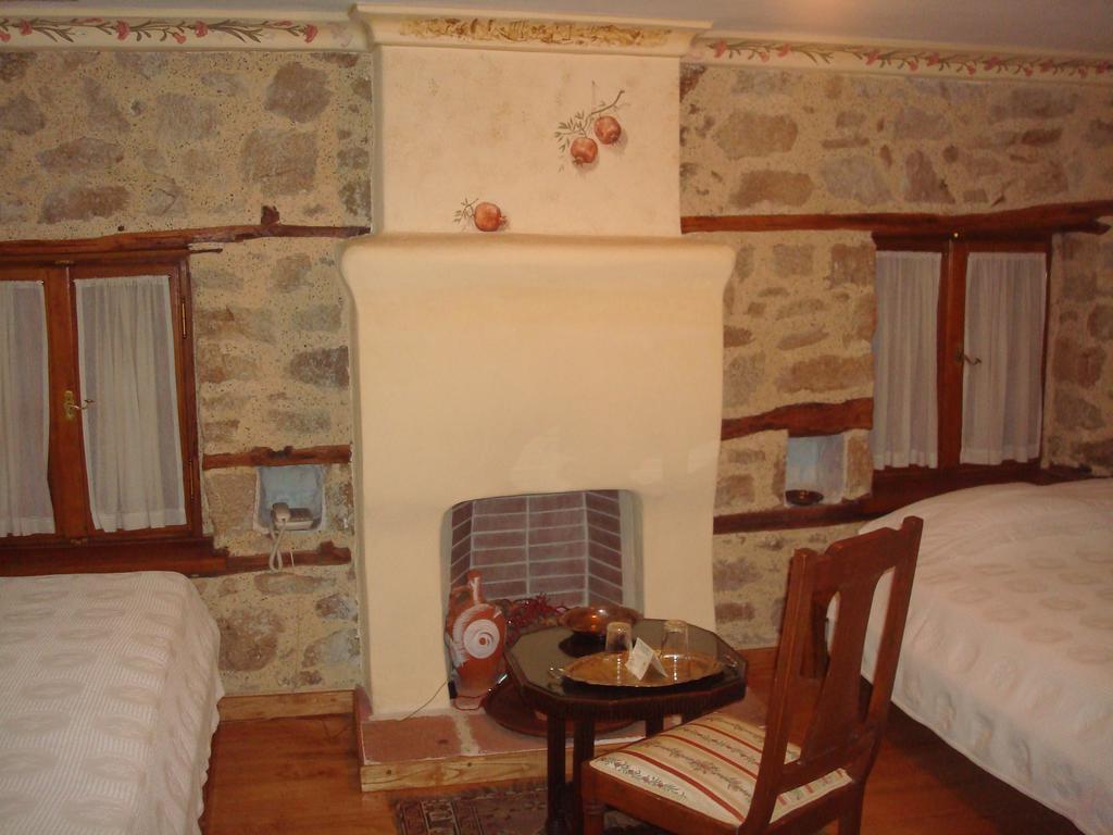 Oikia Alexandrou Traditional Inn Arnaia Eksteriør billede